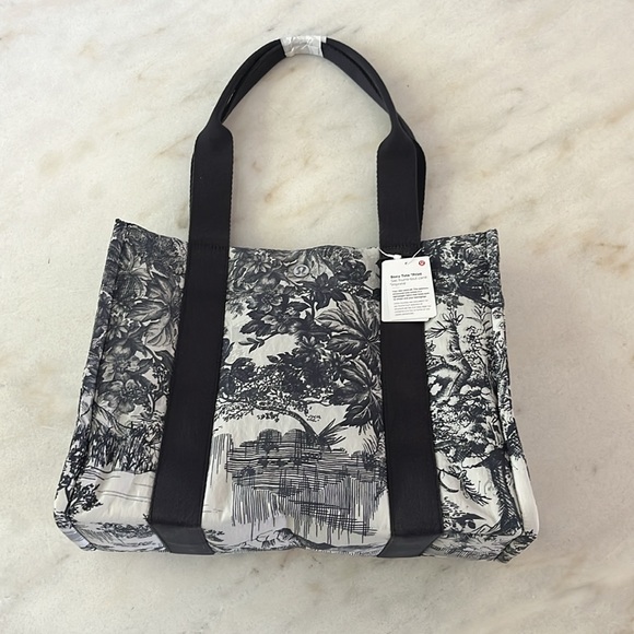🍋💙 NWT Lululemon Boxy Tote Bag 10L Print Sketch Toile Turtledove Navy/Obsidian - Picture 10 of 16